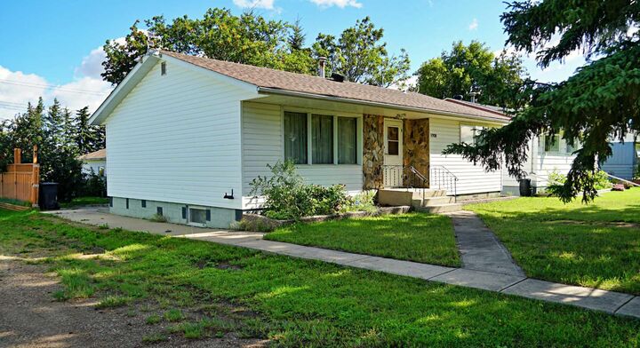 Property Photo: 5308 52nd Avenue AB T0B 2W0