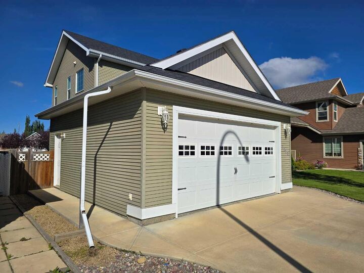 Property Photo: 7128 Henners Road AB T4L 0C3