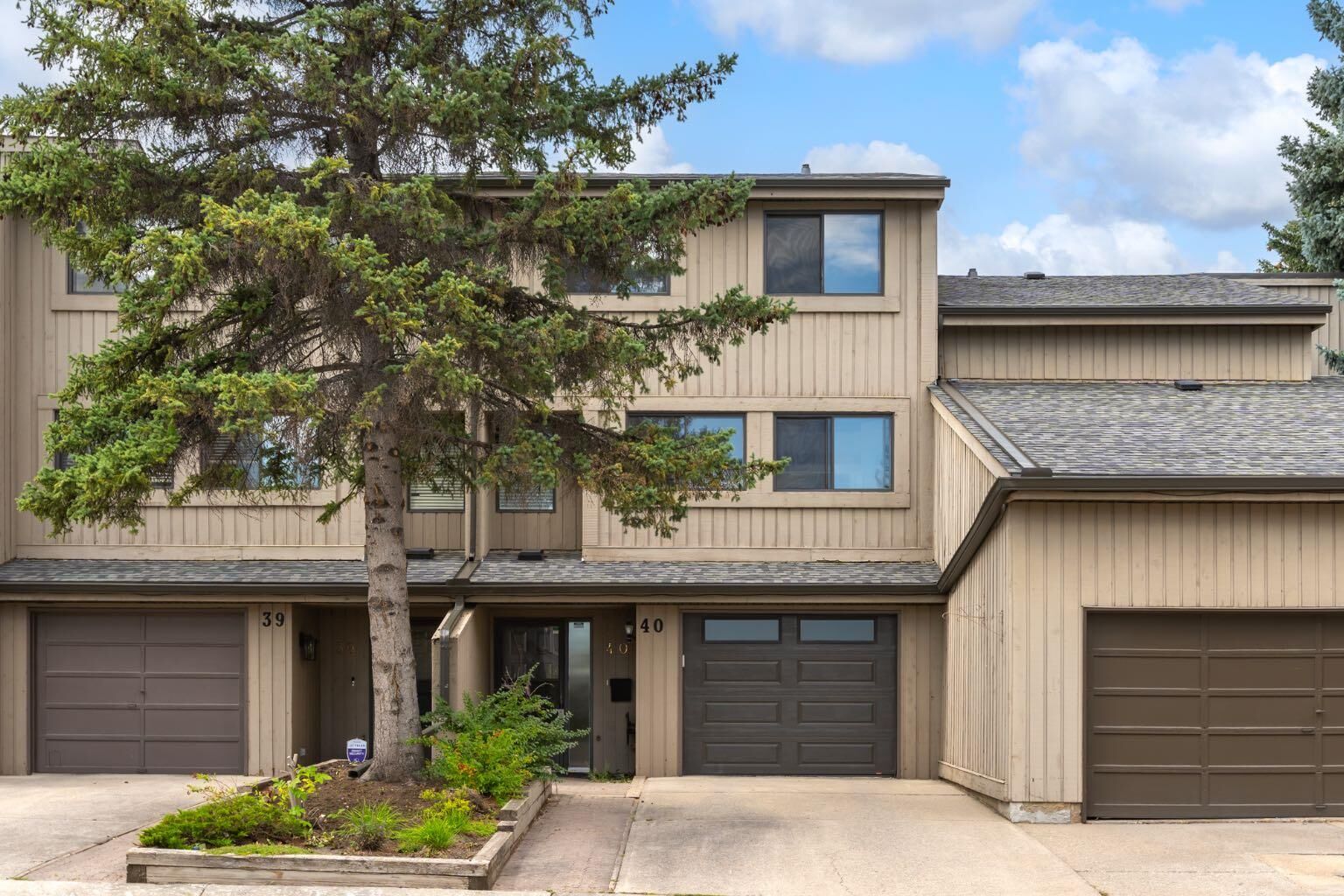 Property Photo: 10401 19 Street SW 40 AB T2W 3E7