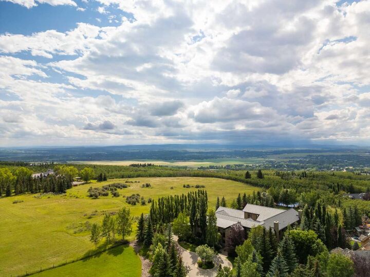 Photo de la propriété:  209 Pinnacle Ridge Place SW  AB T3Z 3N8