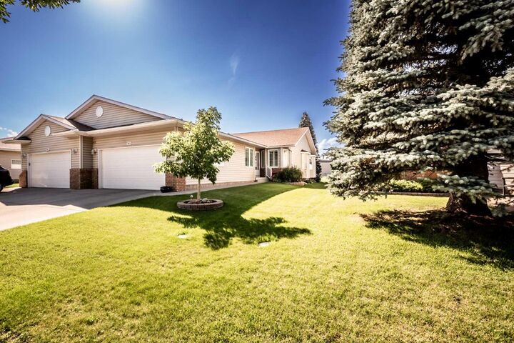 Photo de la propriété: 905 Riverside Drive NW AB T1V 1S3