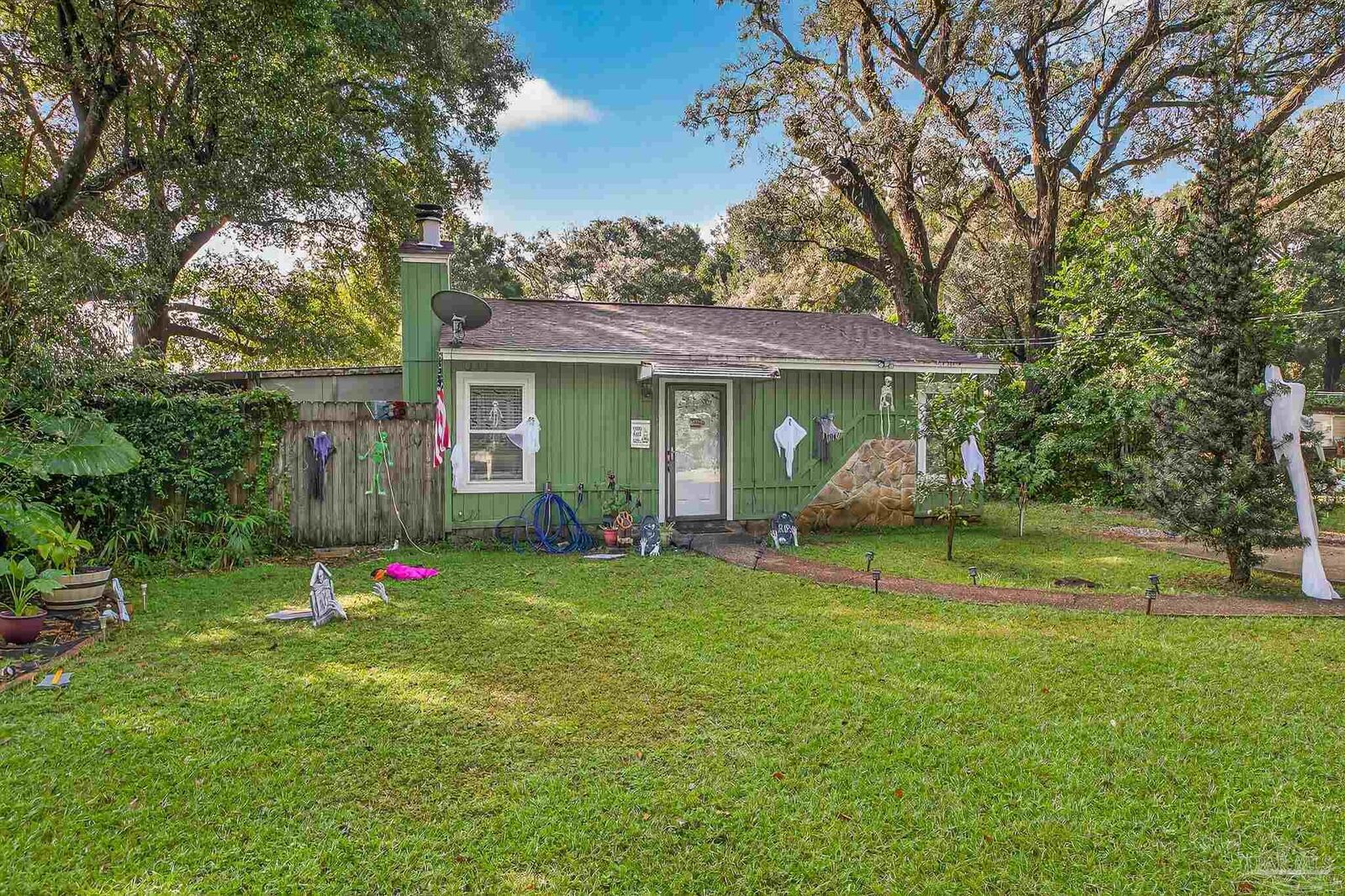 Property Photo: 4801 Sierra Dr A FL 32526