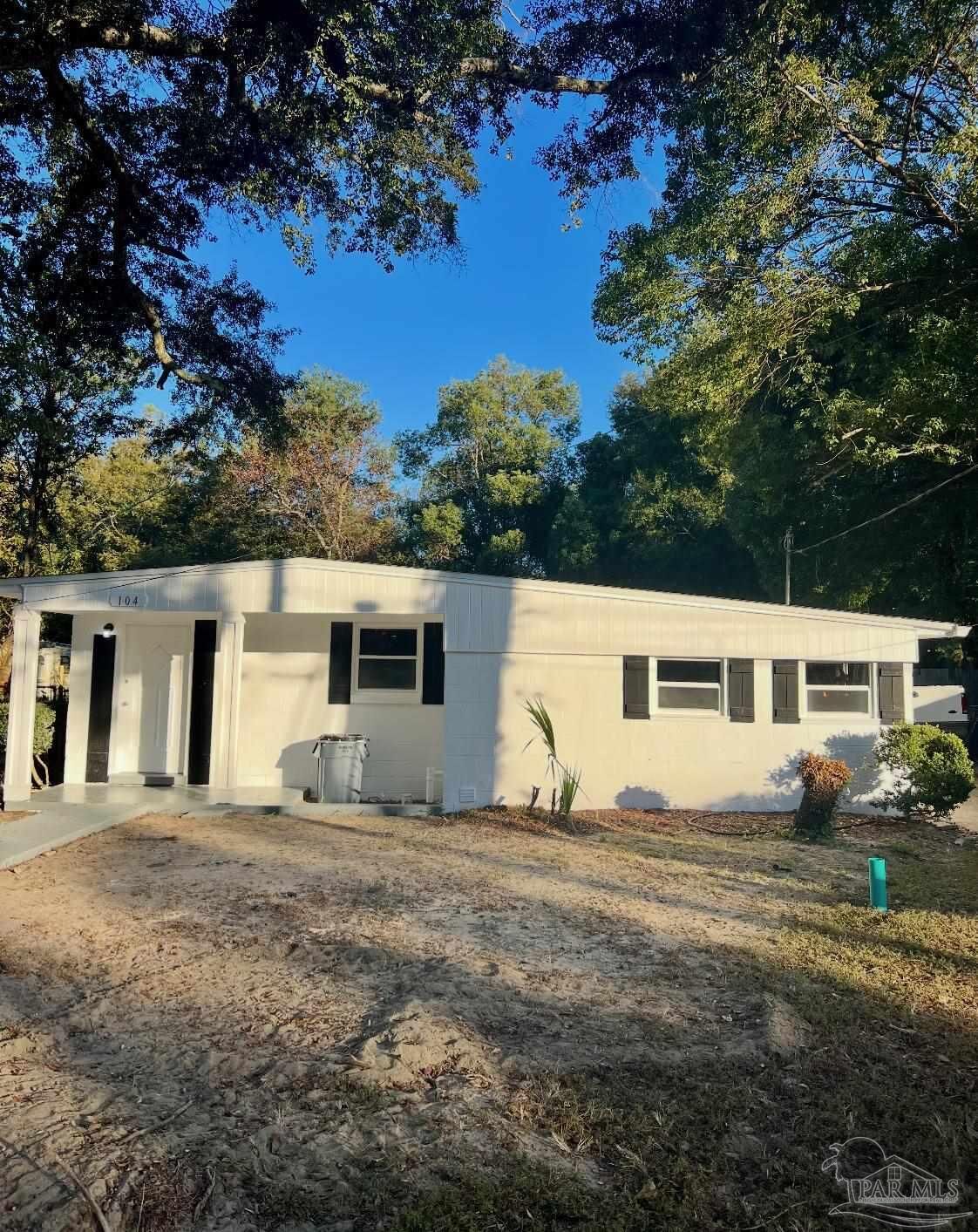 Property Photo:  104 Georgia Dr  FL 32505 