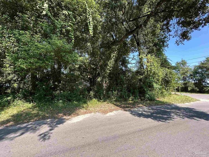 Property Photo: 3905 W Avery St FL 32505