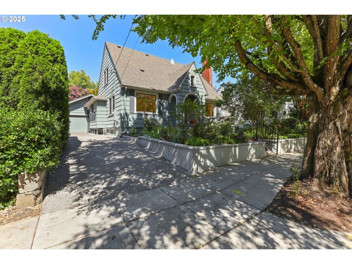 Property Photo: 3415 NE Tillamook St OR 97212