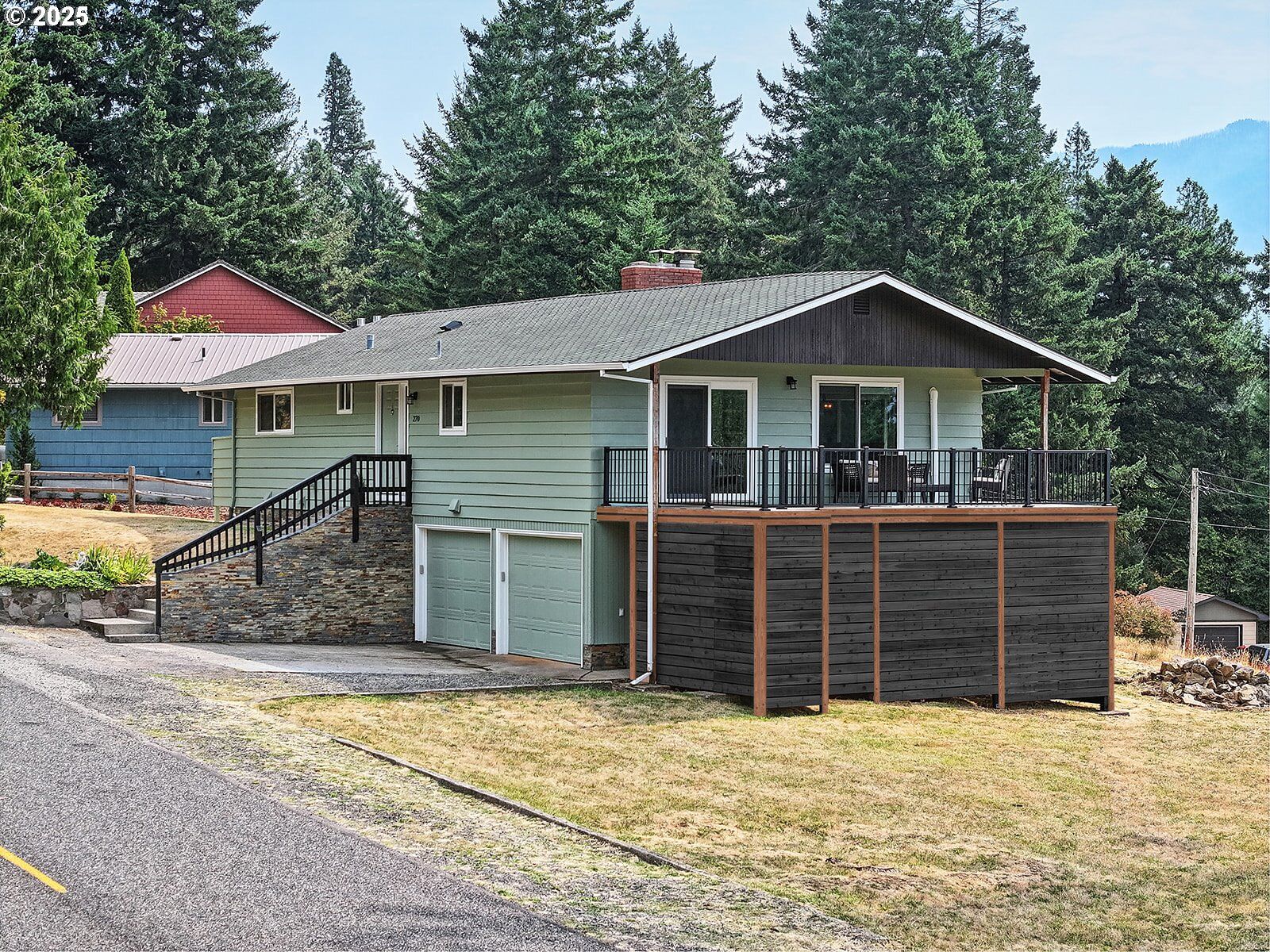 Property Photo: 270 NE Wisteria Way WA 98648