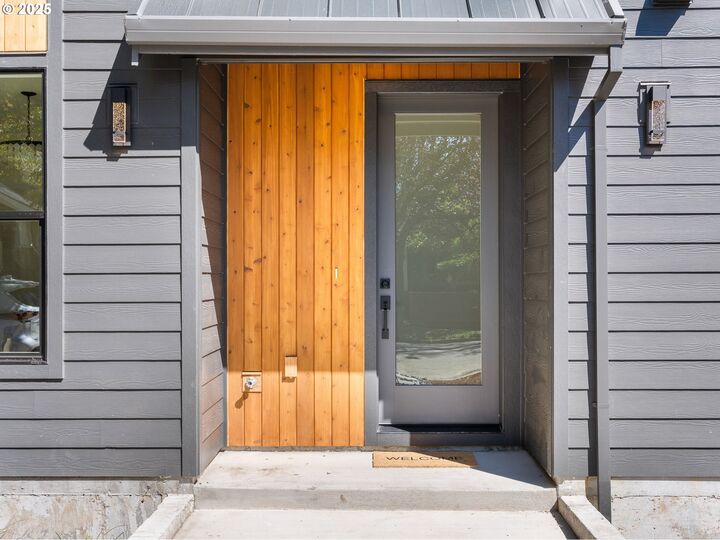 Property Photo: 2081 SE Harold St 1 OR 97202