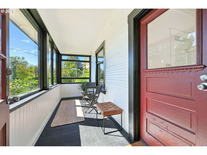 Property Photo: 6105 S Hood Ave OR 97239