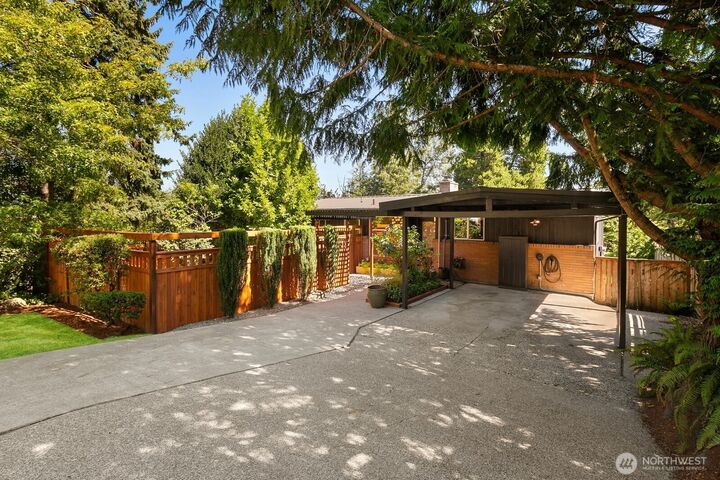 Property Photo: 10040 35th Avenue NE WA 98125