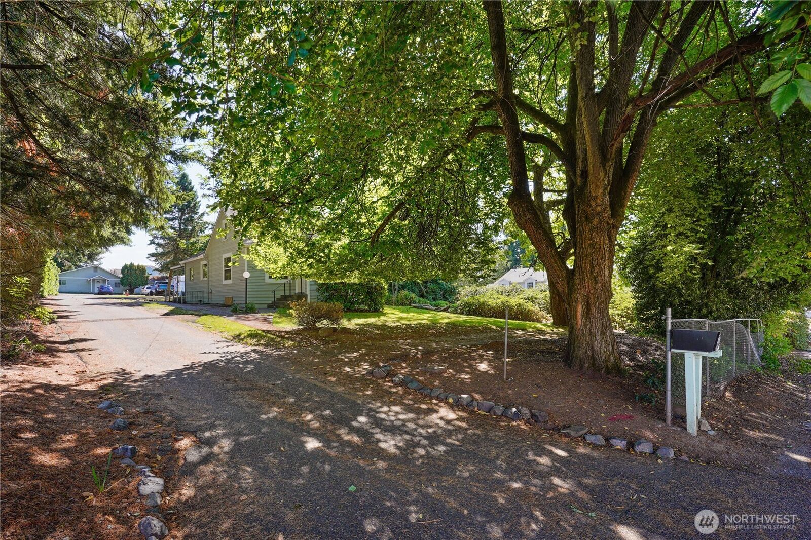 Property Photo: 23704 112th Avenue SE WA 98031