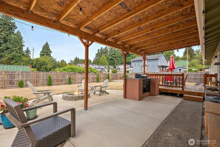 Property Photo: 1102 S Mullen Street WA 98405