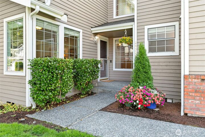 Property Photo: 24325 SE 41st Lane 61 WA 98029