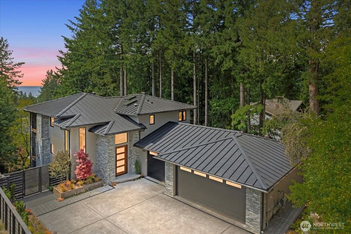 Property Photo: 6907 160th Street SW WA 98026