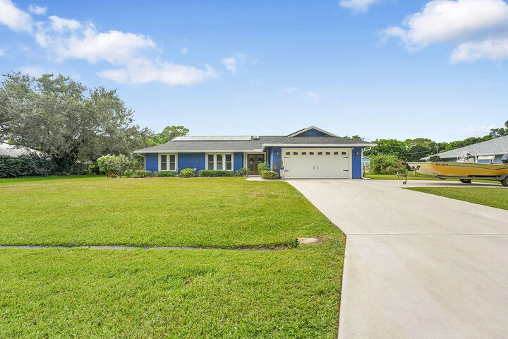 Property Photo: 3050 SE Bur Street FL 34952