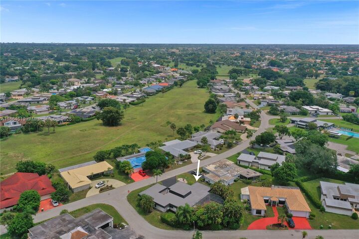 Property Photo:  5708 Mulberry Dr 5708  FL 33319 