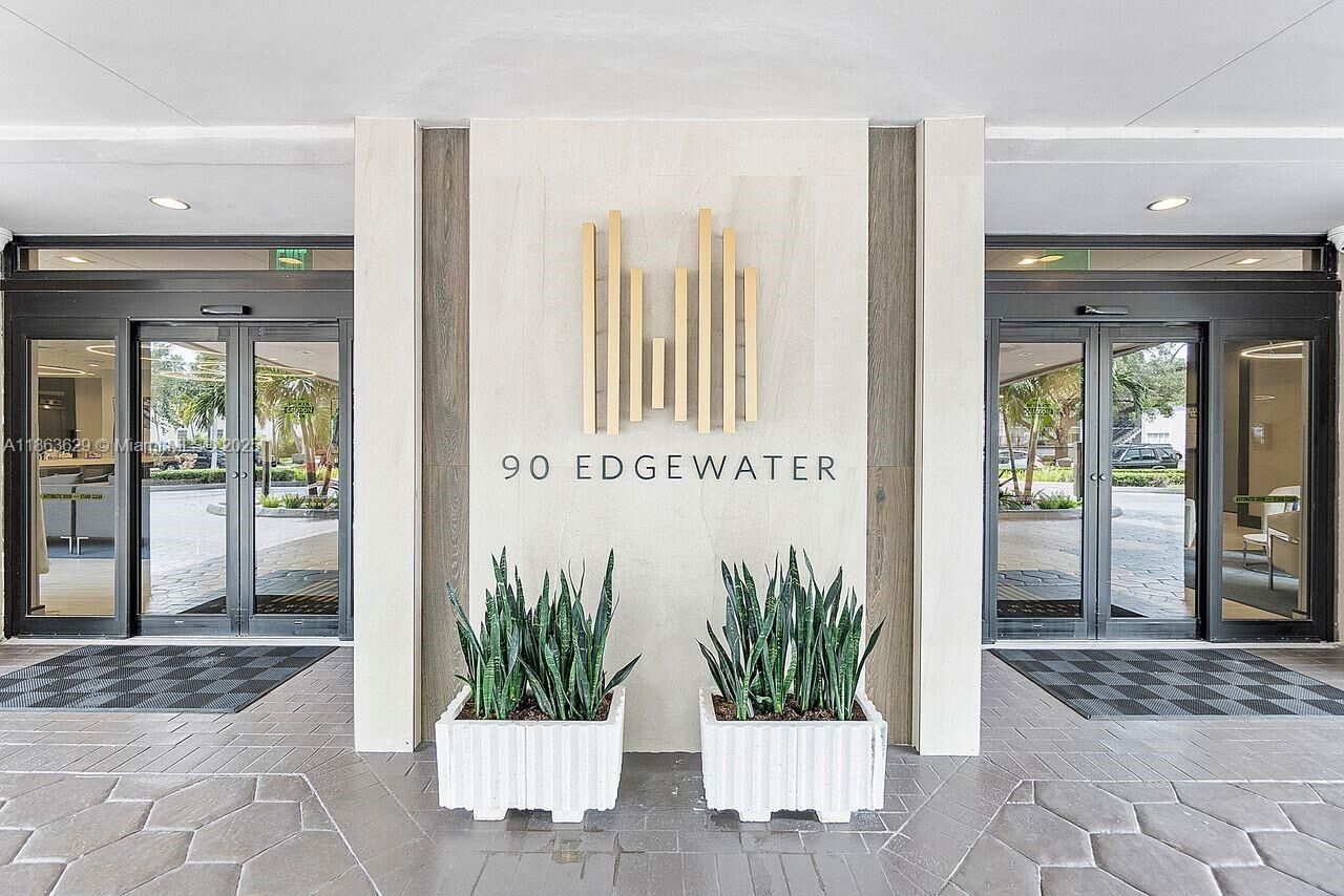 Property Photo:  90 Edgewater Dr 820  FL 33133 