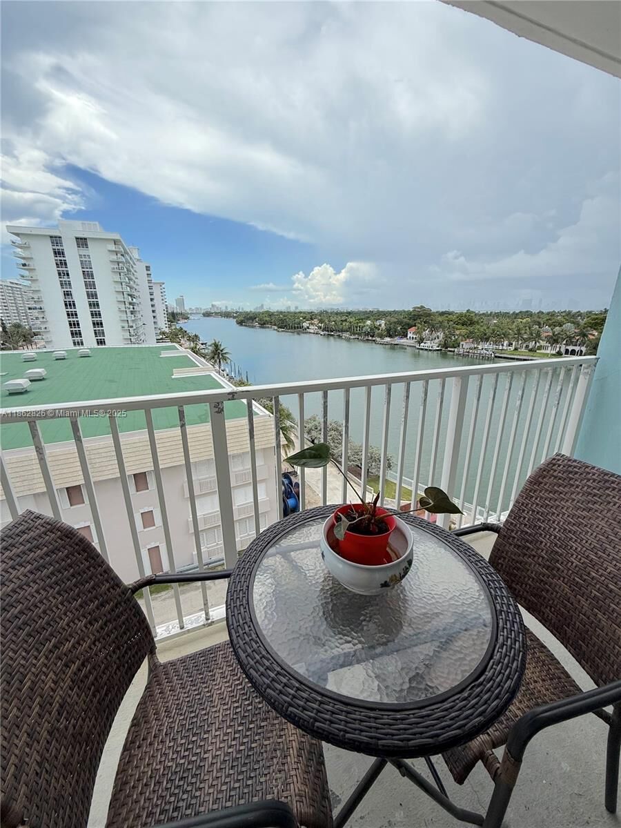 Property Photo: 5838 Collins Ave 7G FL 33140