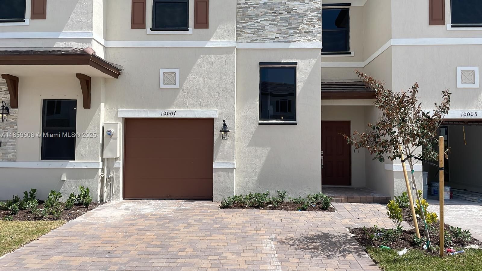 Property Photo: 10007 SW 231 Ln FL 33190