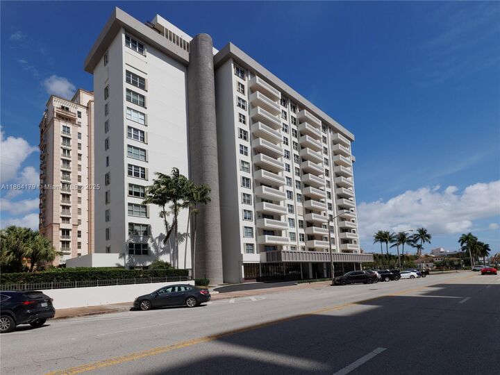 Property Photo: 625 Biltmore Way 203 FL 33134