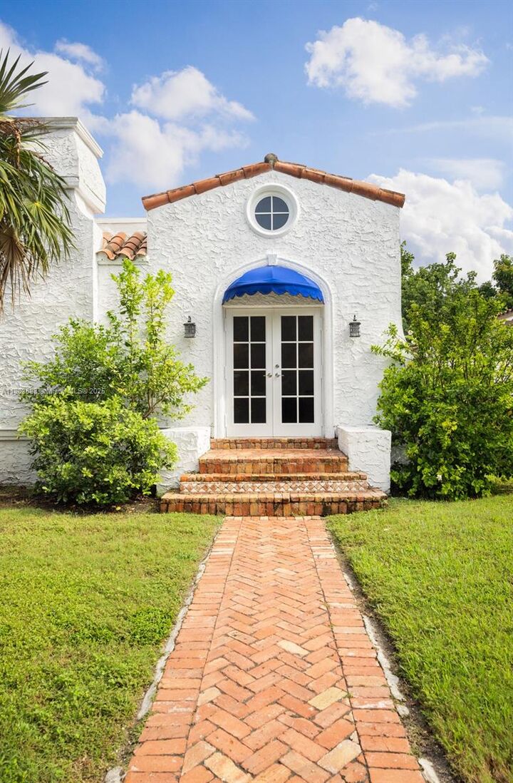 Property Photo: 231 Viscaya Ave FL 33134