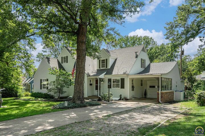 Property Photo: 2015 SW Birchwood Ln KS 66604