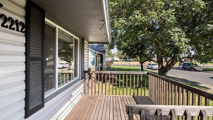 Property Photo: 2212 W Crown Ave WA 99205