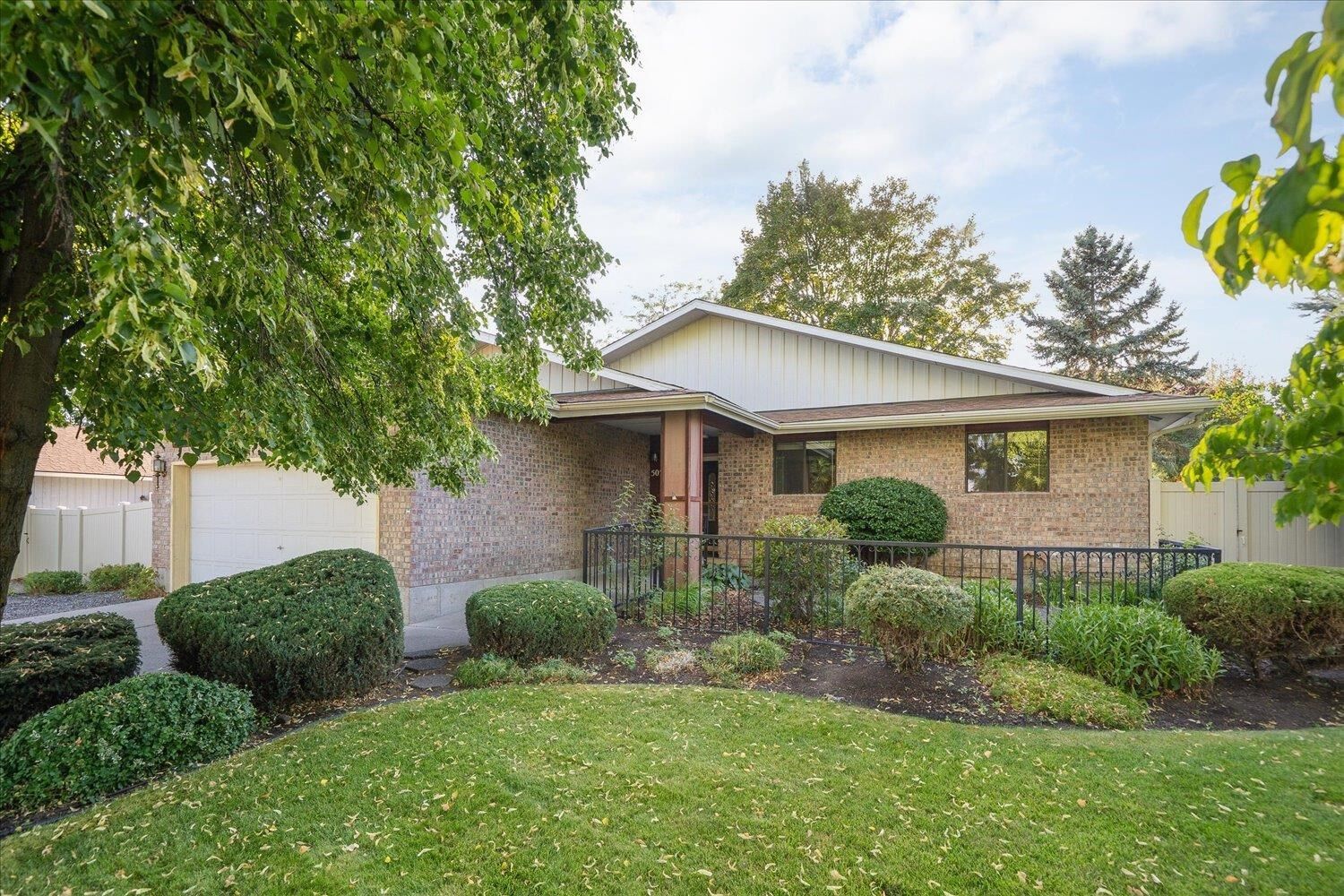 Property Photo:  5020 S Stone St  WA 99223 