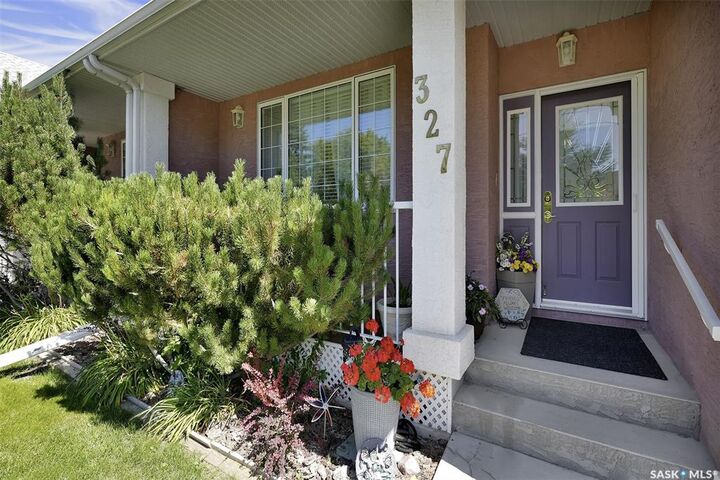 Photo de la propriété:  327 Ross Street  SK S0G 3C0 