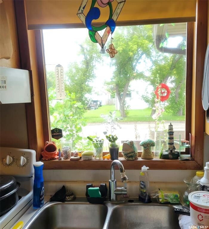 Property Photo:  231 Third Street NE  SK S0A 3B0 