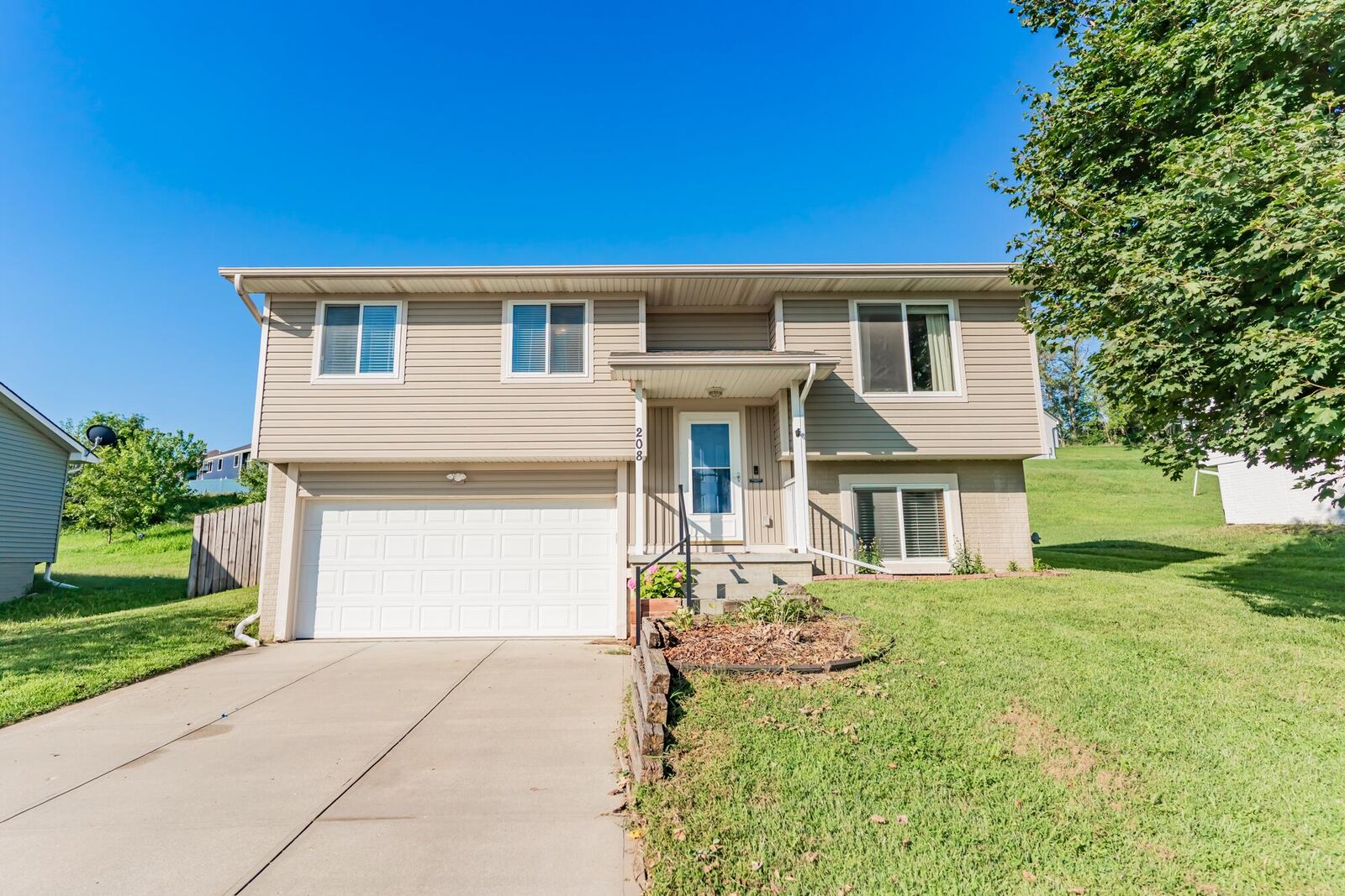 Property Photo: 208 Valley Street IA 51534