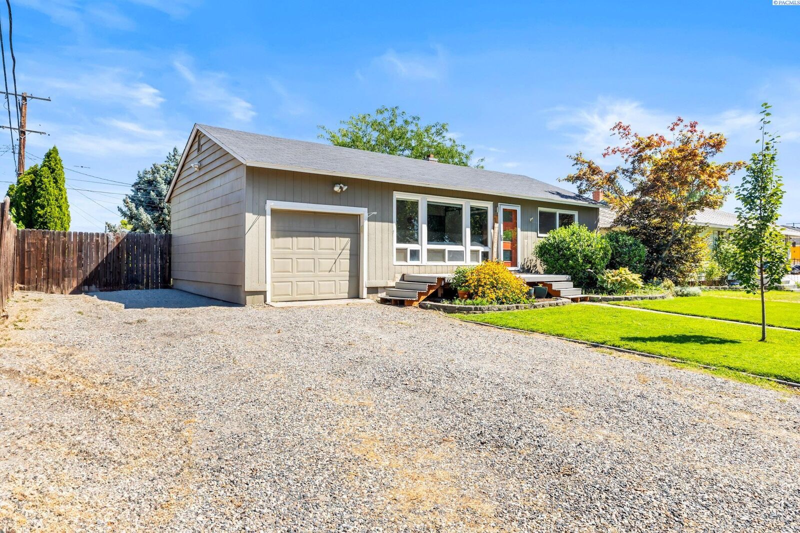 Property Photo: 1918 Lassen Ave WA 99352