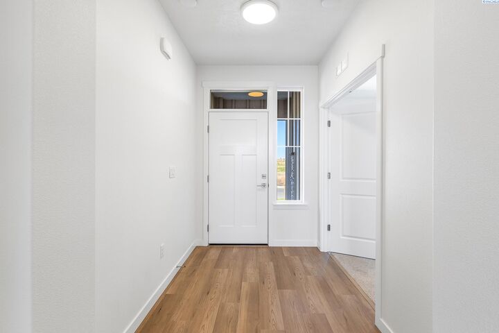 Property Photo: 2988 Tarragon Ave WA 99352