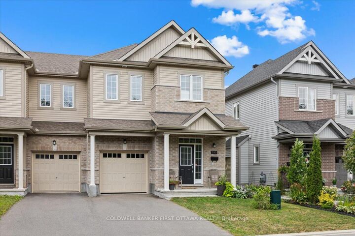 Property Photo: 545 Tulip Tree Way ON K1W 0L8