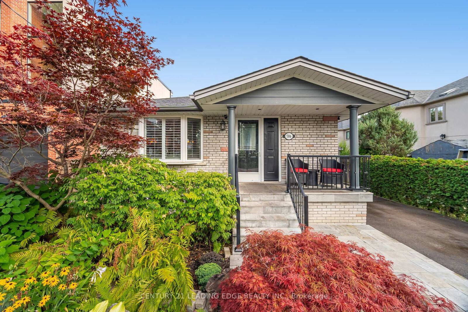 Property Photo: 586 Curzon Avenue ON L5G 1P9