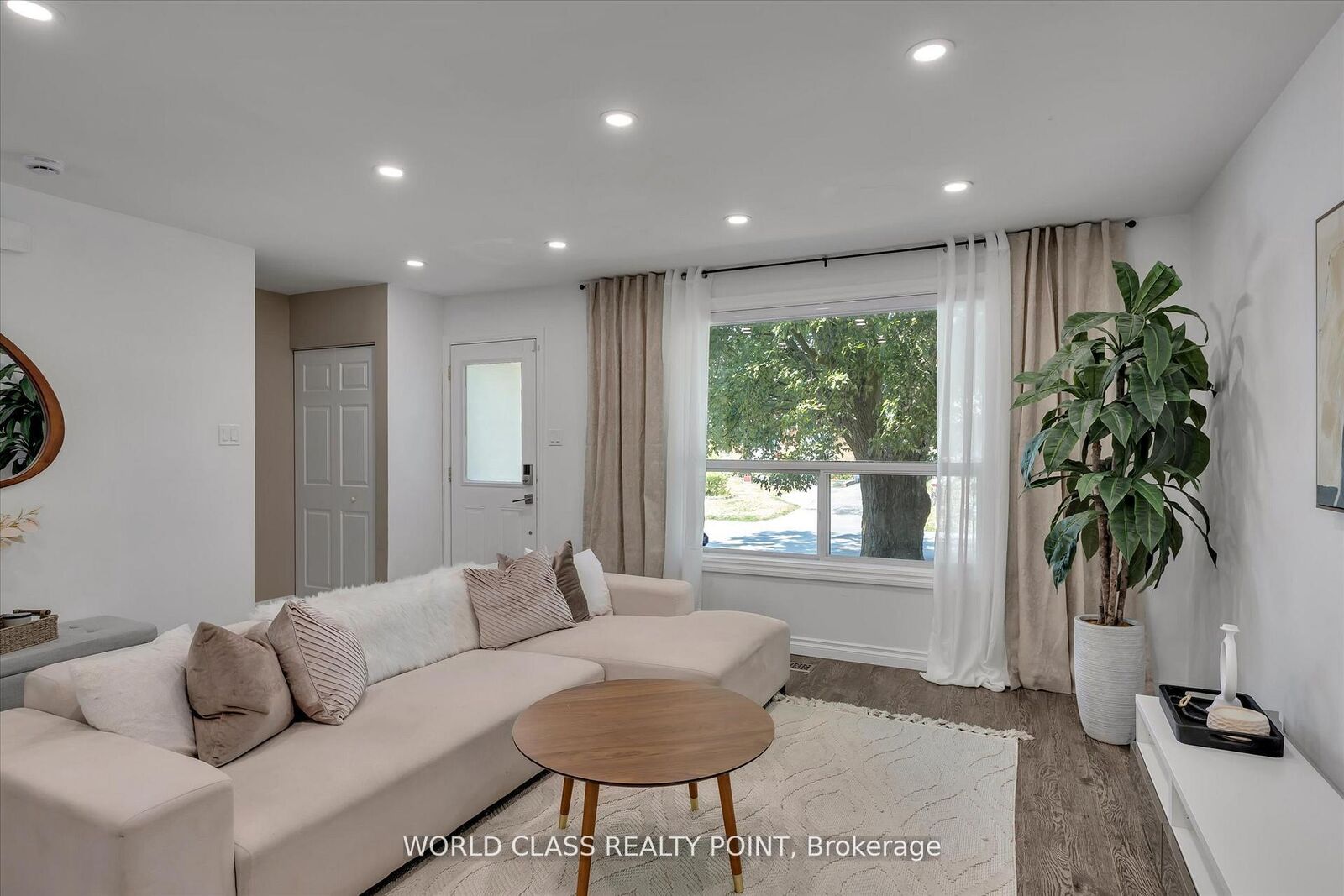 Property Photo:  819 Cameron Street  ON K9J 4A2 