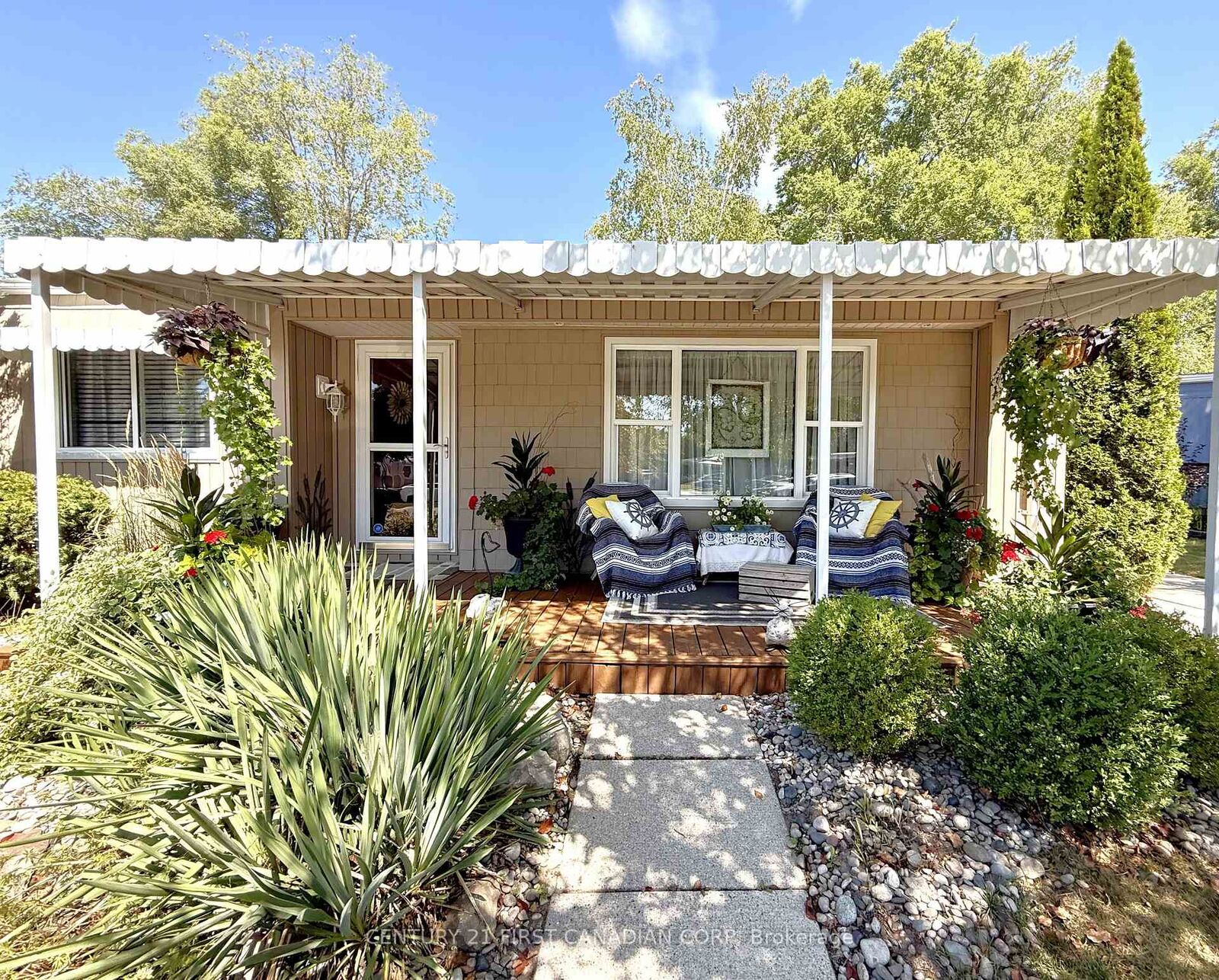 Property Photo: 29 Maple Grove Court ON N0M 1T0
