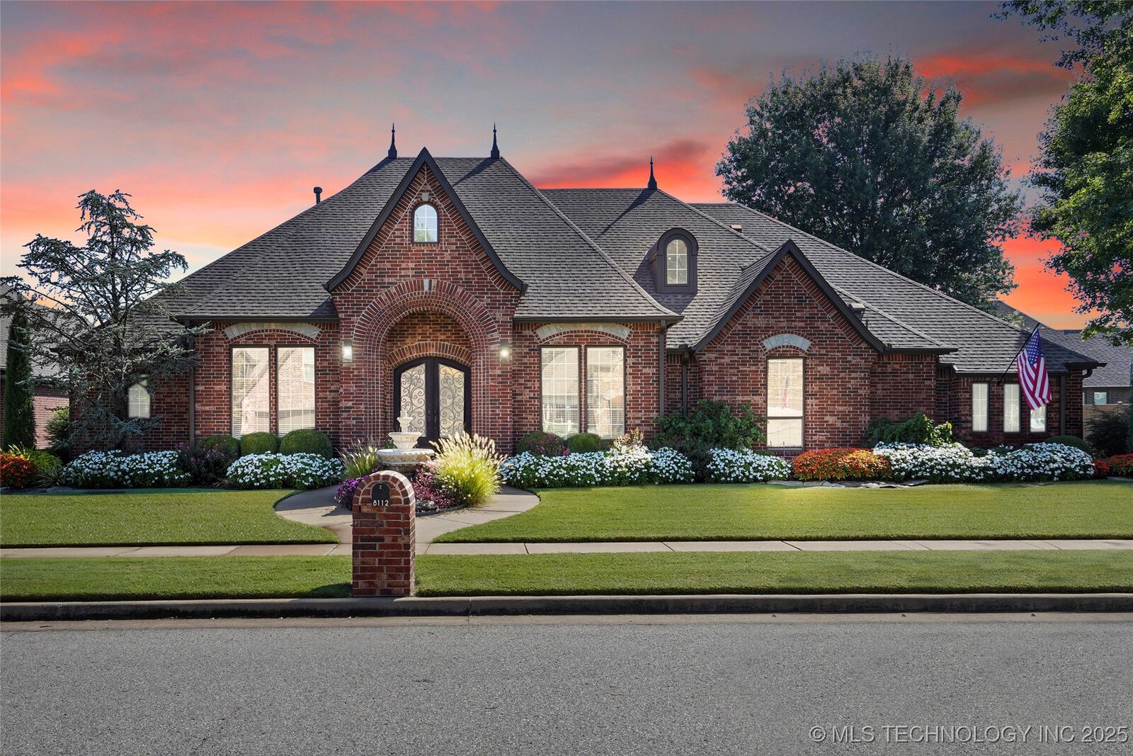 Property Photo:  8112 E Freeport Street  OK 74014 