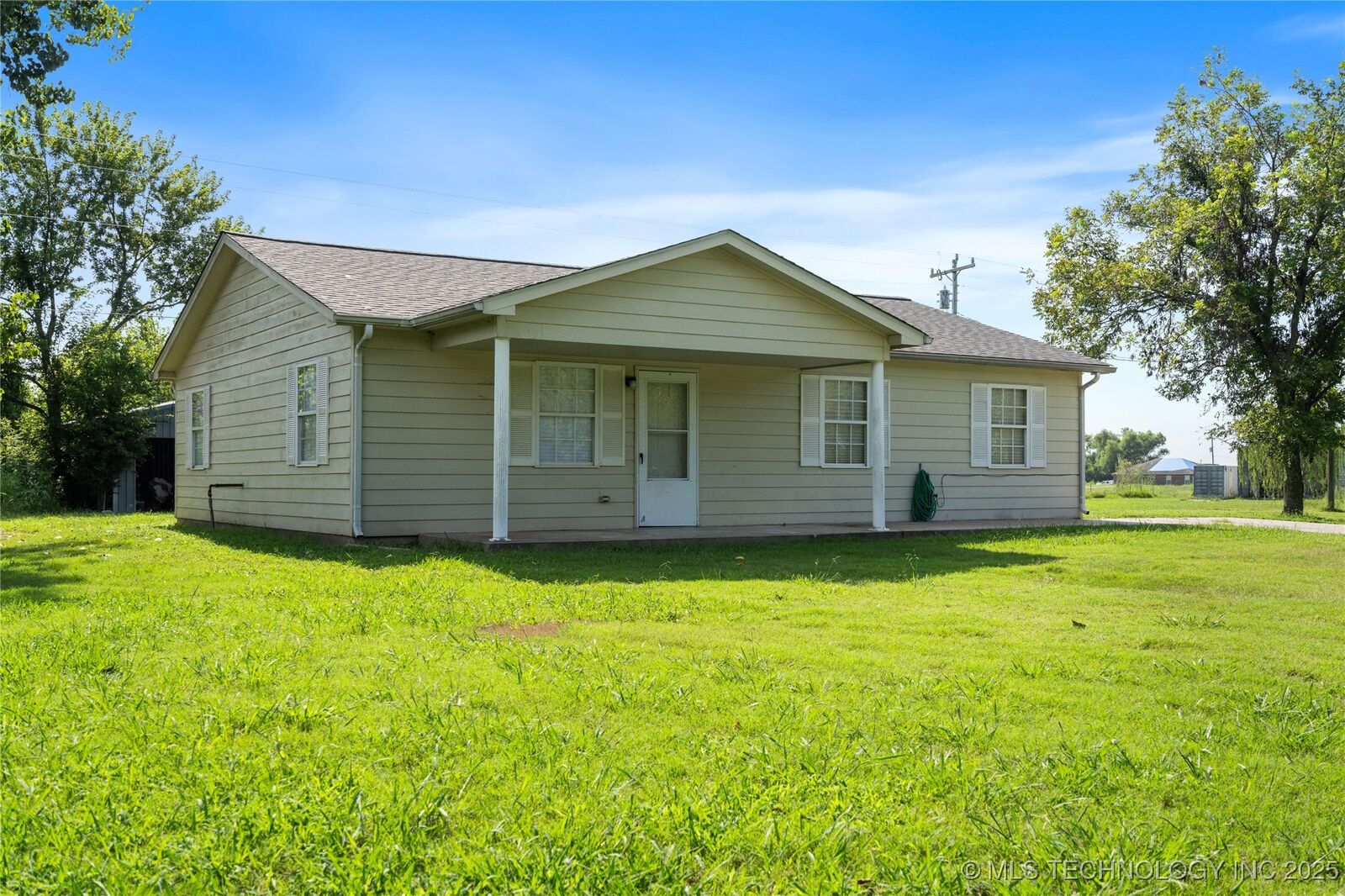 Property Photo: 6360 N 250 Road OK 74421