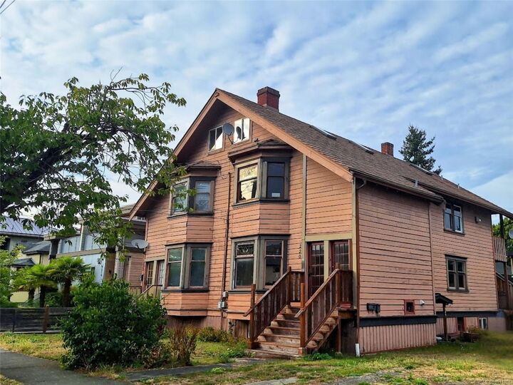 220 Michigan St — photo 1