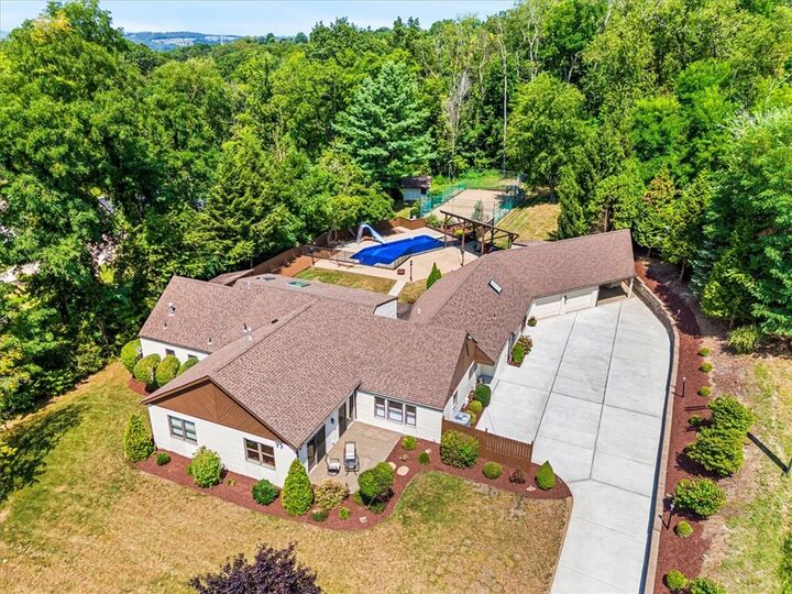 Property Photo: 2350 Morrow Rd PA 15241