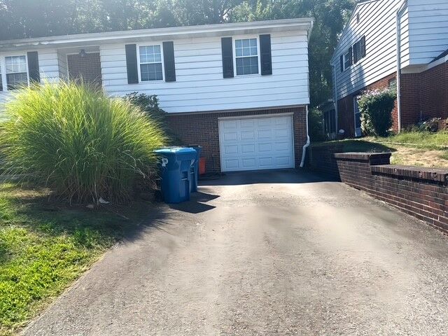 Property Photo: 154 E Jeanette Dr PA 15147
