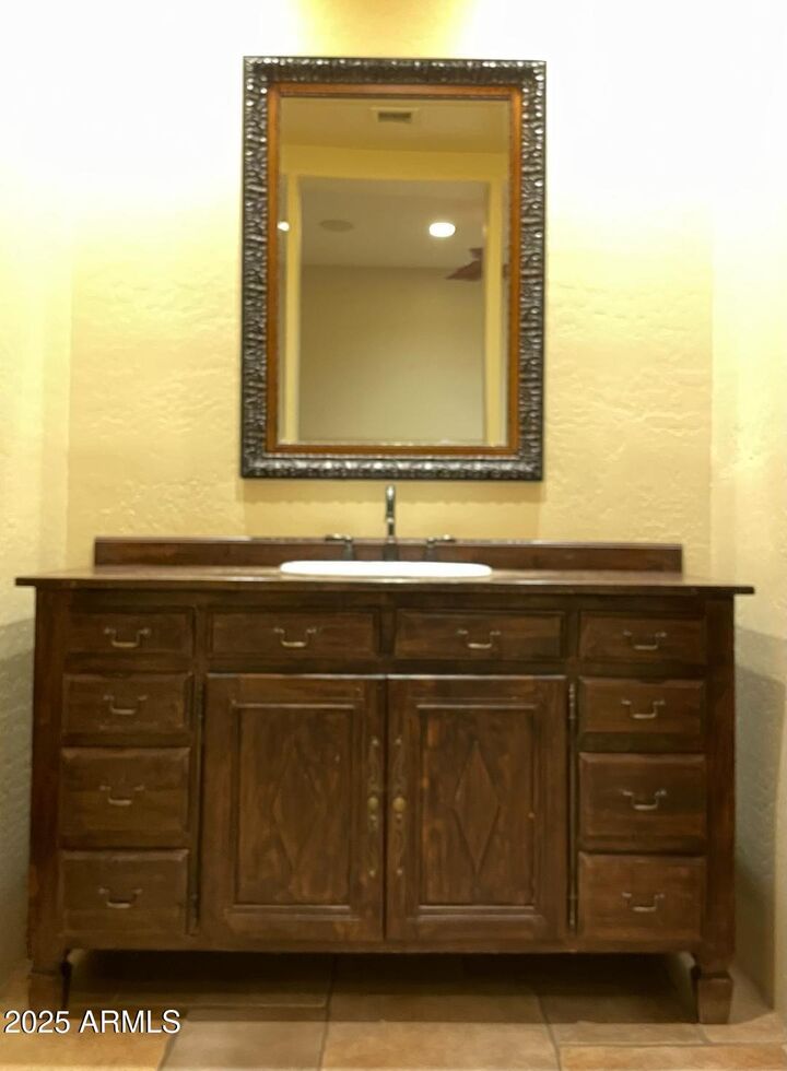 Property Photo: 6832 S 38th Place S AZ 85042