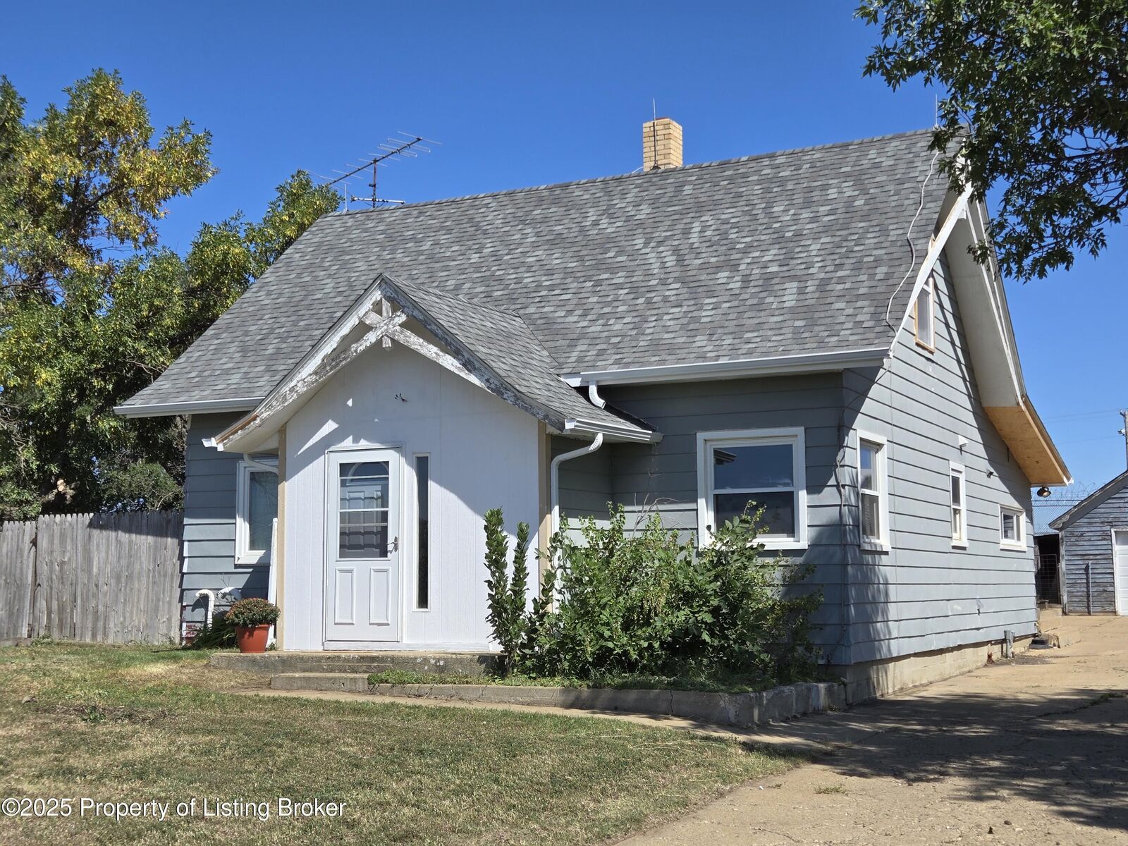 Property Photo: 225 Main Street ND 58647