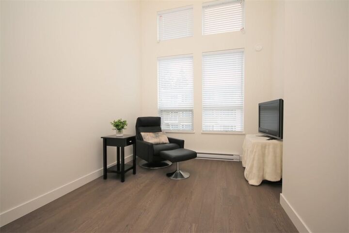 Photo de la propriété: 8360 Delsom Way 407 BC V4C 0E6