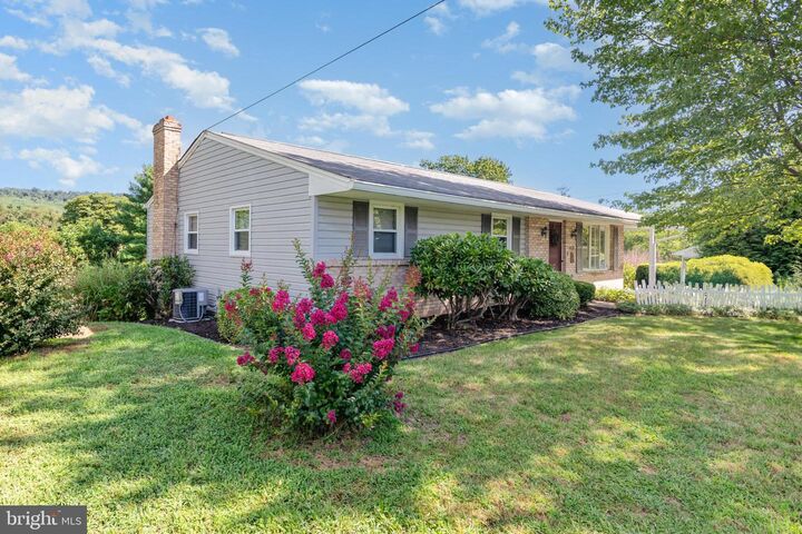 Property Photo: 424 Vesta Drive PA 17018
