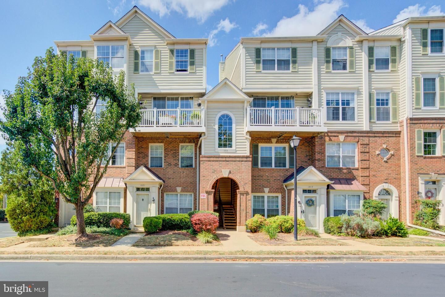 Property Photo:  1919 Kenwood Avenue 304  VA 22302 