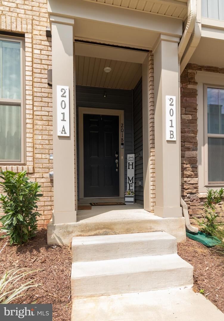 Property Photo: 201 Park Central Terrace B VA 20111