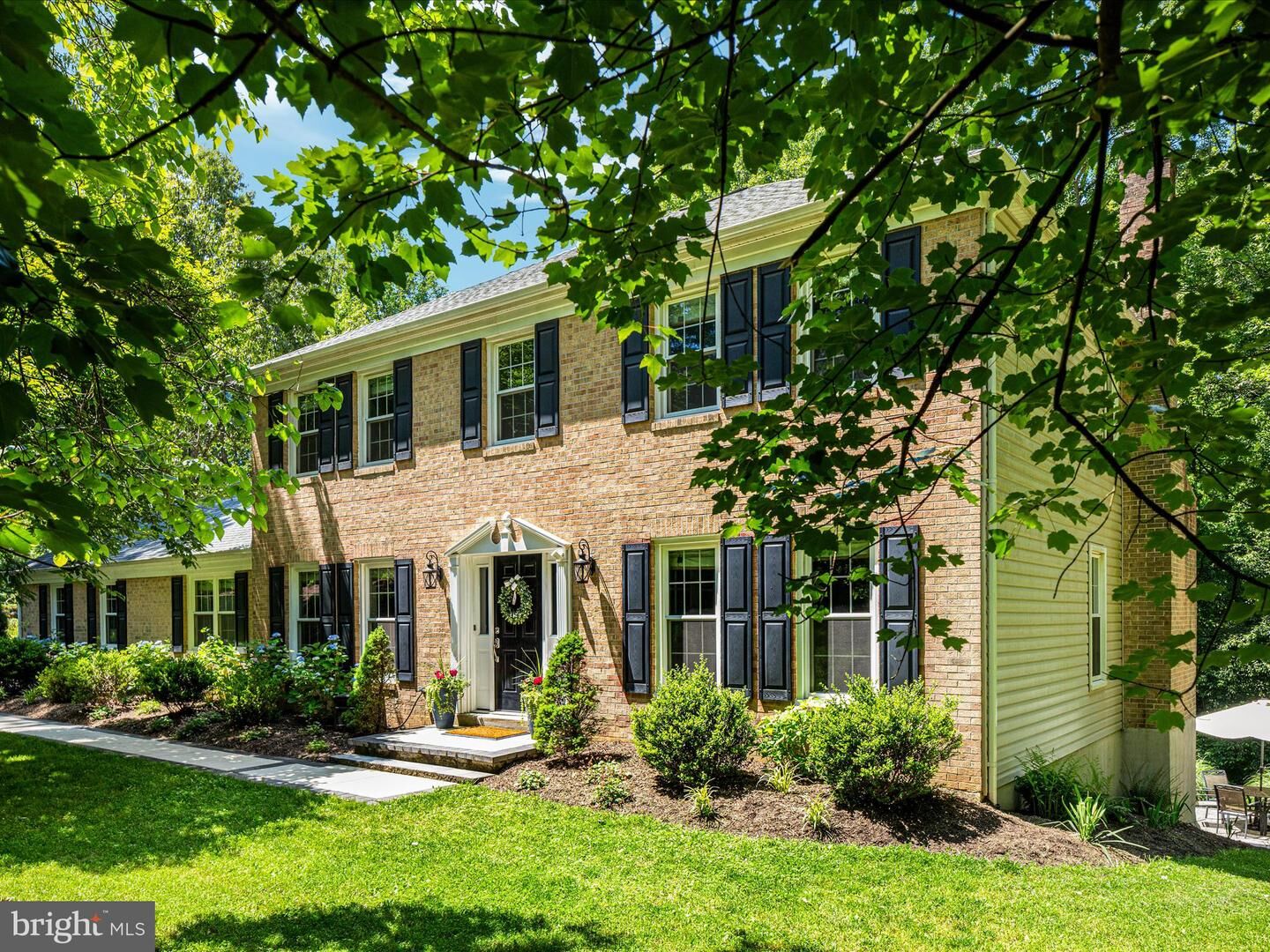 Property Photo: 2200 Lomond Court VA 22181