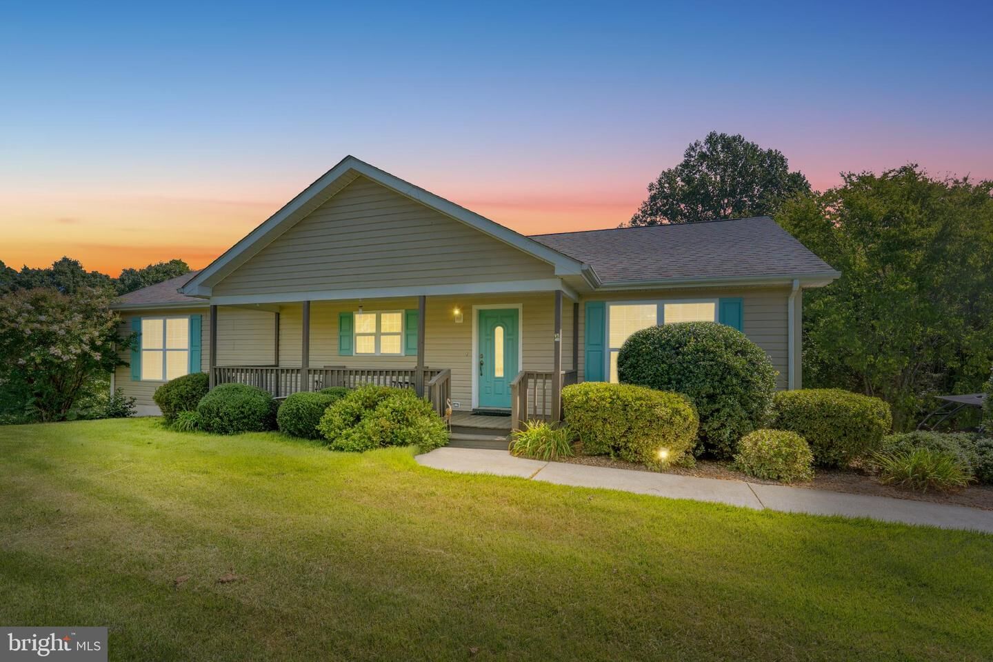 Property Photo: 224 Derby Lane VA 23093