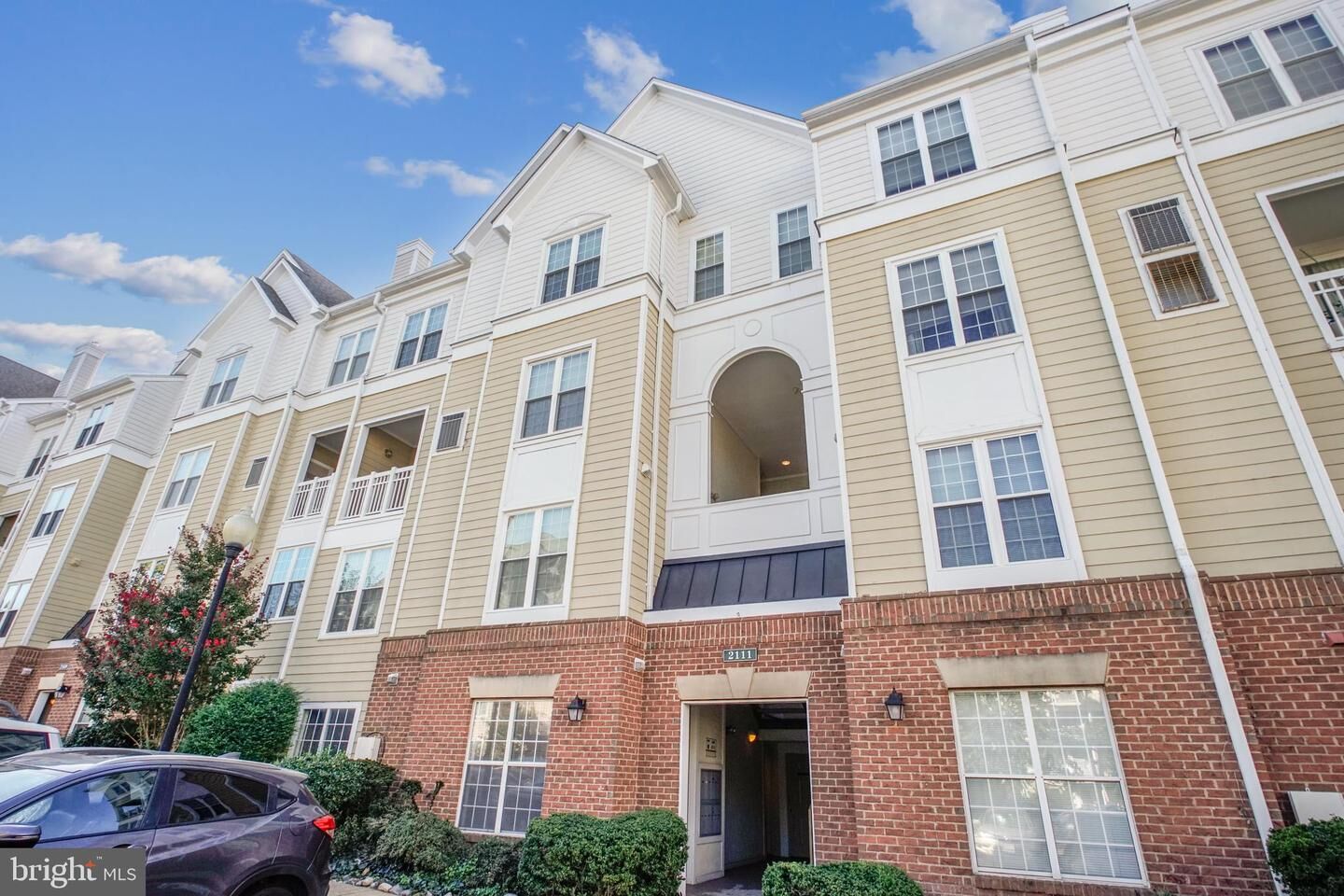 Property Photo: 2111 Highcourt Lane 302 VA 20170